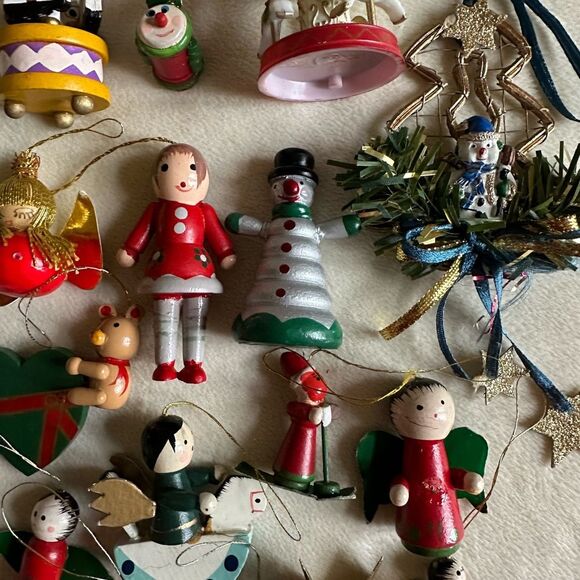 Set of 16 mini vintage, very old, wooden Christmas Ornaments. Mixed lot. - Picture 3 of 4